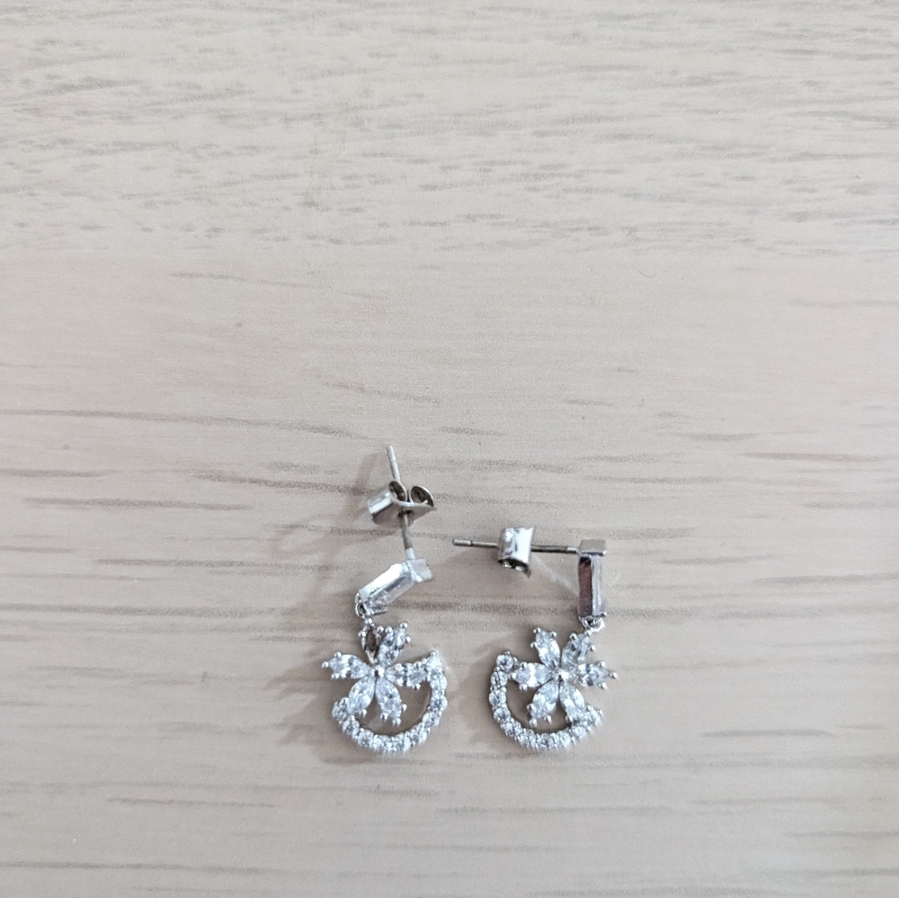 Silver dangling earring
